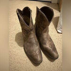 Roper women’s cowgirl booties